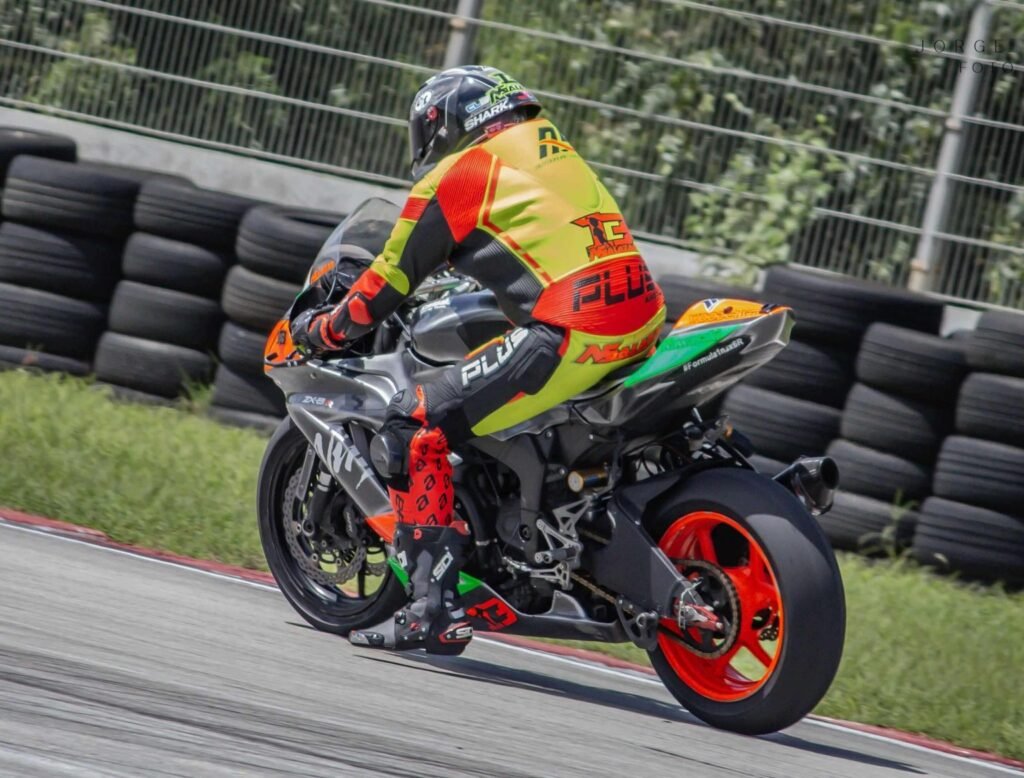 Motoros verseny bőrruha